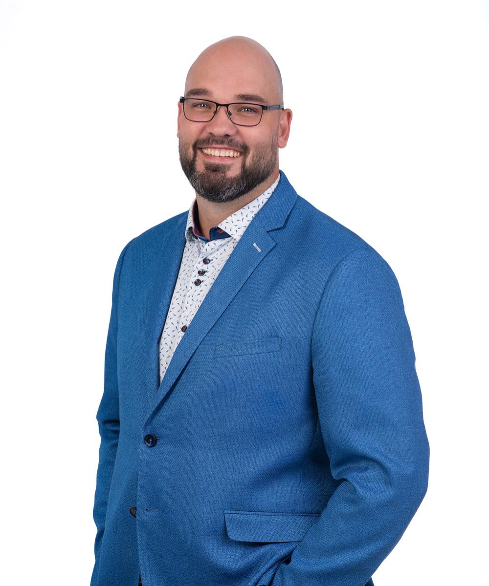 Alex Gosselin headshot
